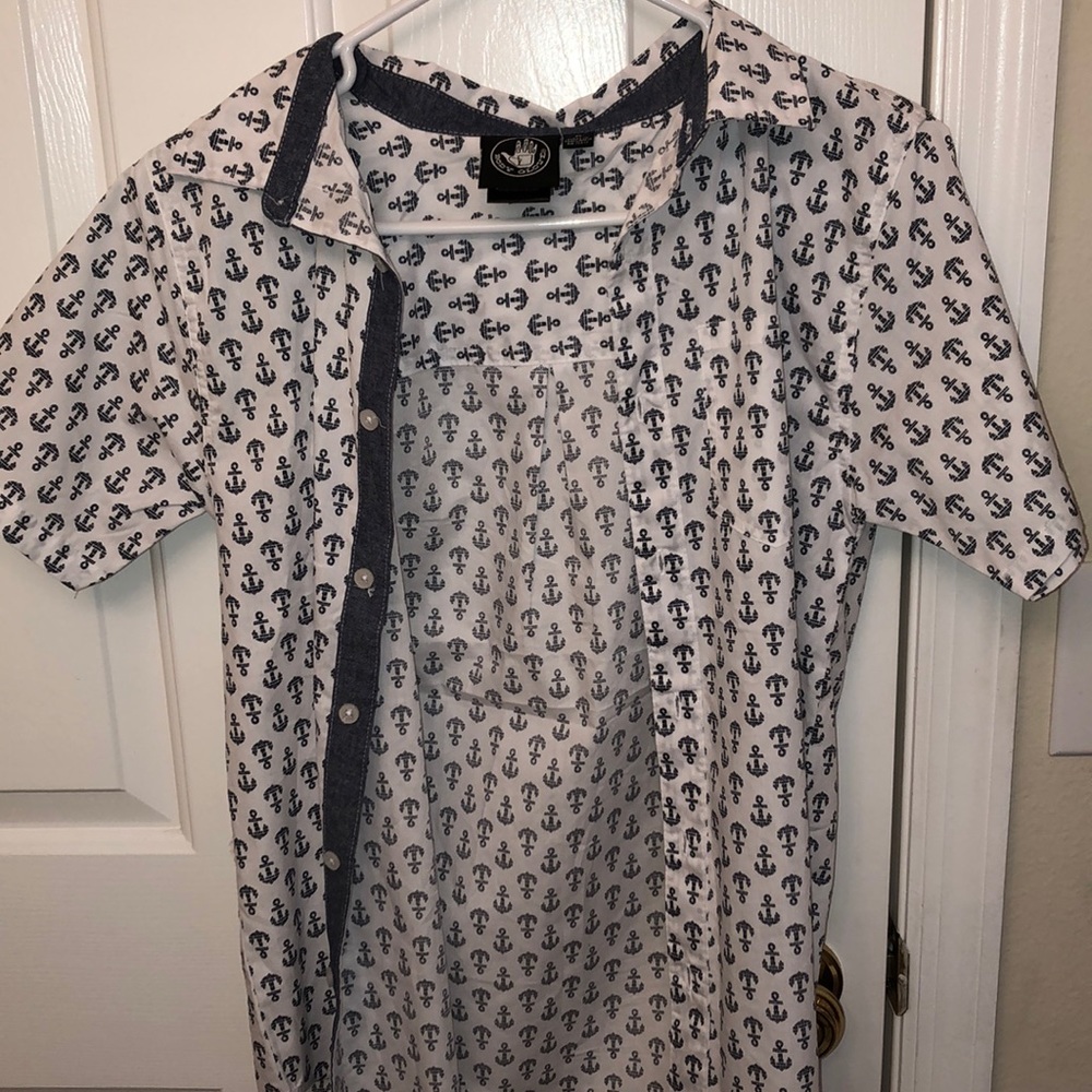 Classic button up shirt Black & White